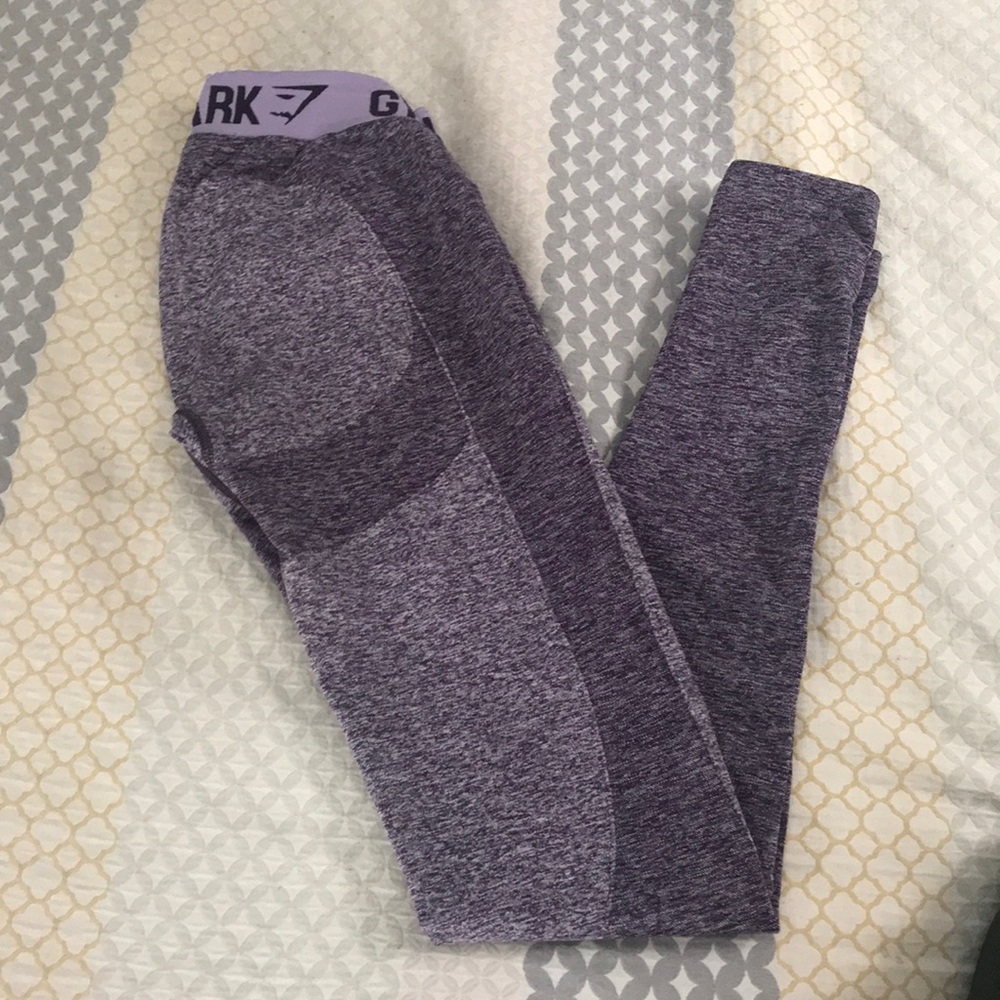 Original gymshark flex legging. I ship same day.
